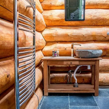 Spacious Holiday With Internet