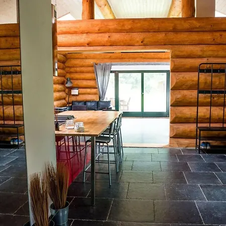 Spacious Holiday With Internet *