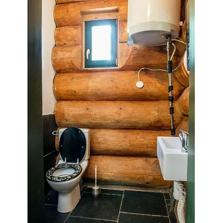 Spacious Holiday With Internet *