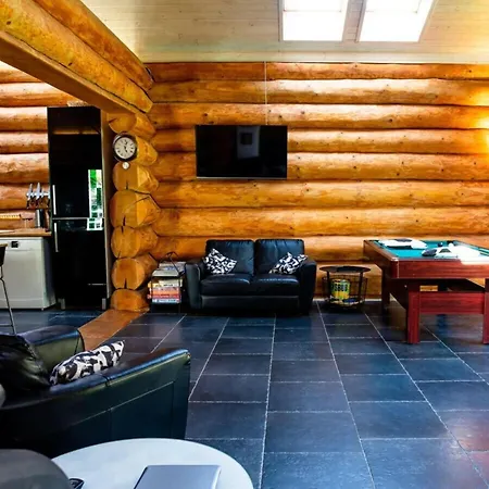 Spacious Holiday With Internet